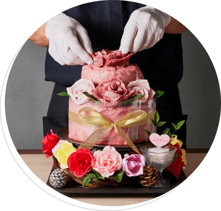 肉ケーキを盛り付けるイメージ画像